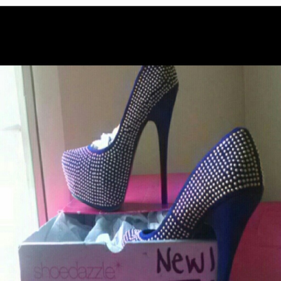 FIRM.Fancy studded heels