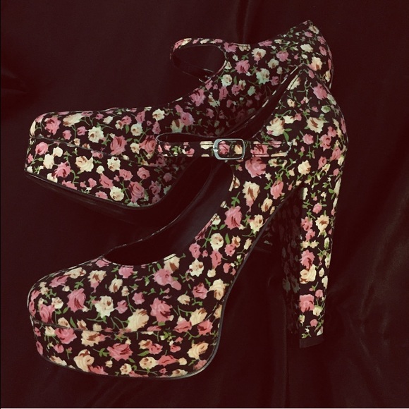 濾 Floral Print Platform Heels
