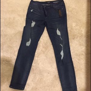 Brand new never worn Bebe jeans