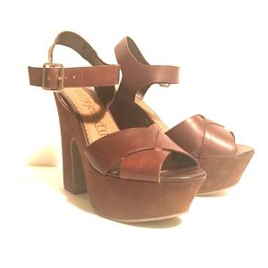 Cathy Jean Brown Wedges. 👡👡