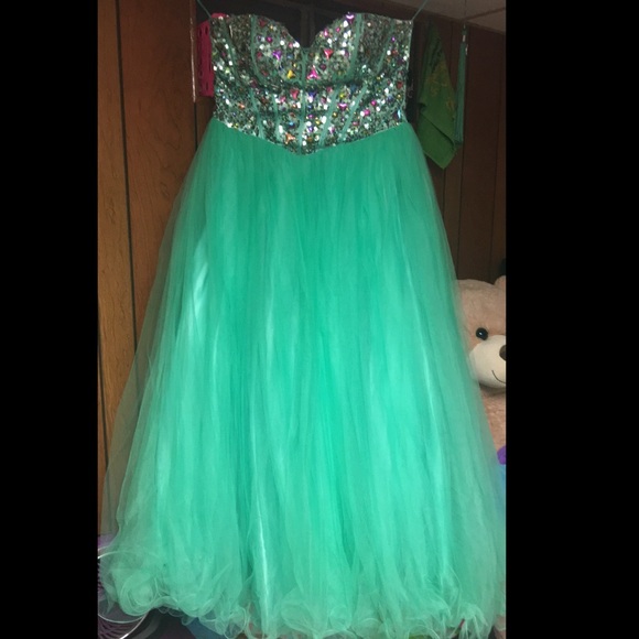 Prom Dress - Picture 1 of 4