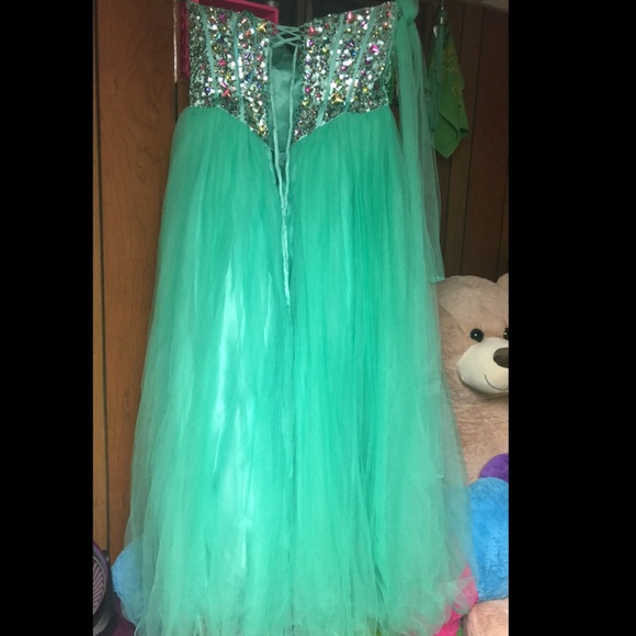 Prom Dress - Picture 2 of 4