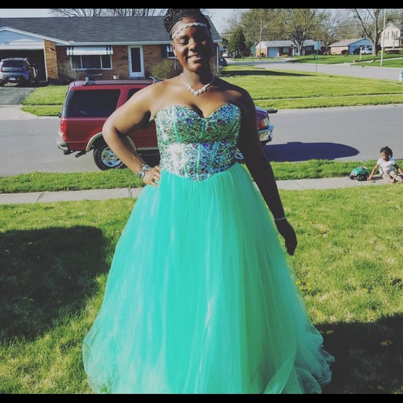 Prom Dress - Picture 3 of 4