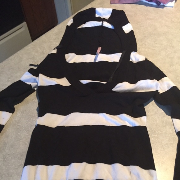 Light long sleeved sweater