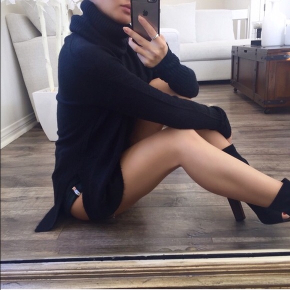 REPOSH: Black Soft Fuzzy Turtle Tunic
