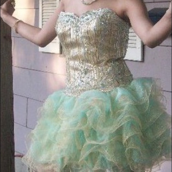 Prom dress - Picture 2 of 3
