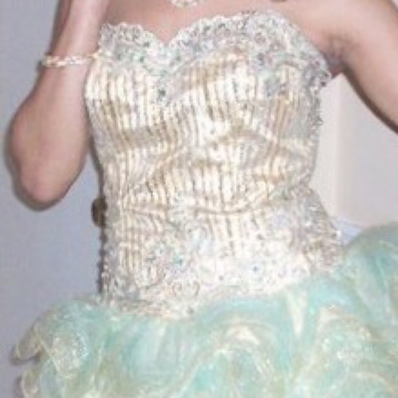 Prom dress - Picture 3 of 3