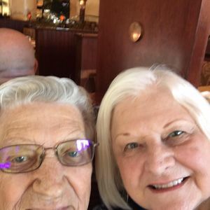 Meet your Posher, Dee