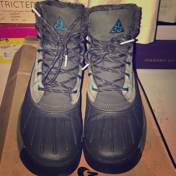 NIKE ACG boots