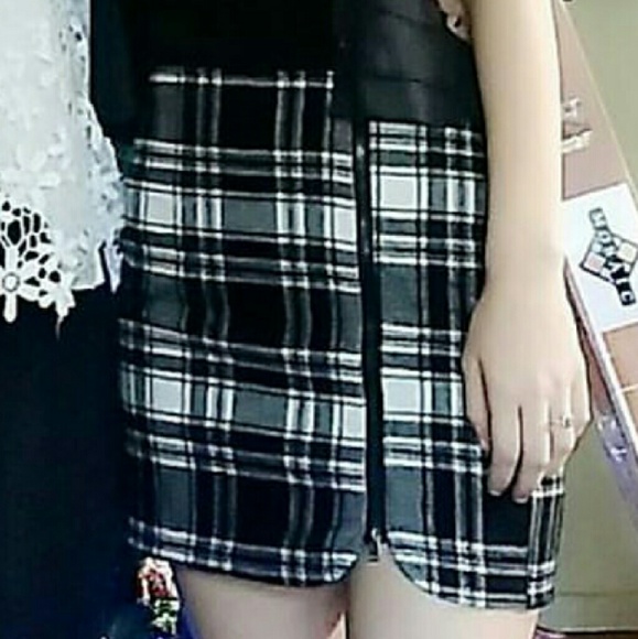 Zipp Mini Skirt