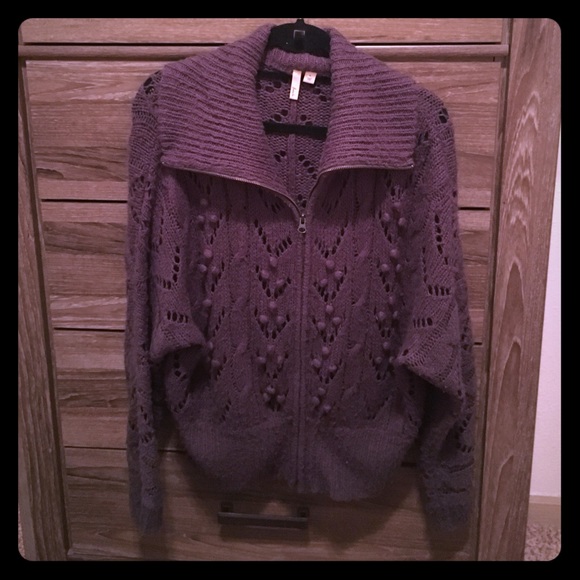 Sweater zip up