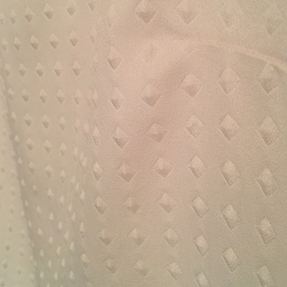 White Dynamic Pattern Top - Picture 2 of 2