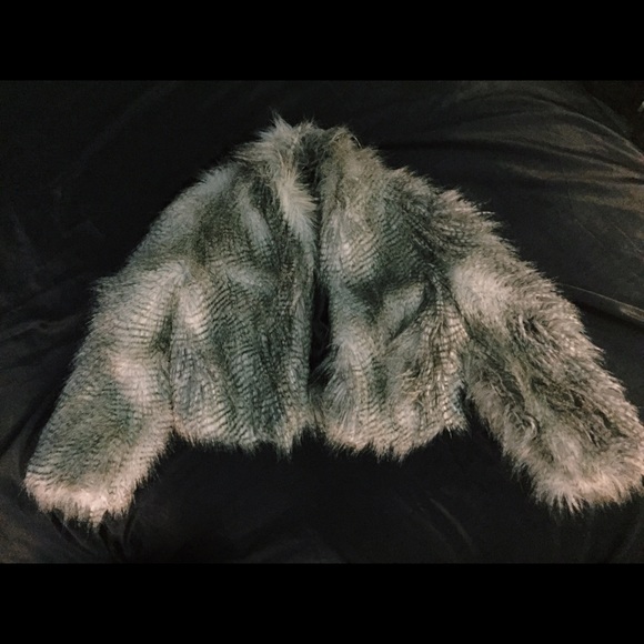🦄 Faux fur coat