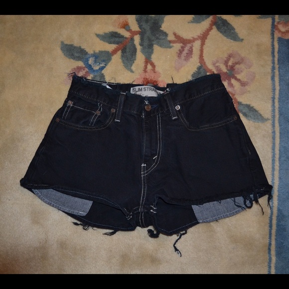 Black high waisted Levi jean shorts