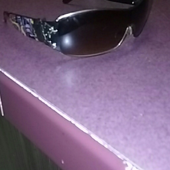 Men's Versace shades - Picture 2 of 3