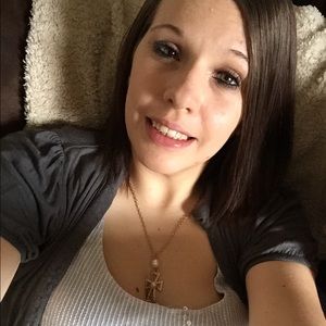 Meet your Posher, Dena