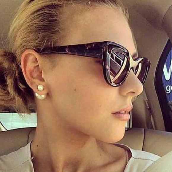 2/$10 Double Post Earrings - Picture 3 of 4