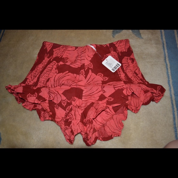 Free people pink flowy floral shorts!