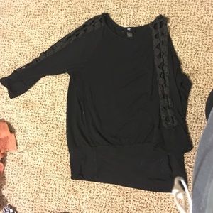 A elbow length shirt