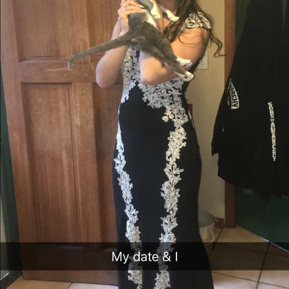 Beautiful prom dress - Picture 3 of 3