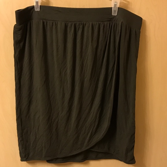 Dark Olive Green Mossimo skirt Juniors Size L