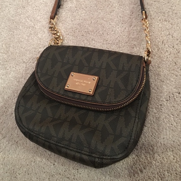 Michael Kors Handbags - Michael Kors crossbody purse