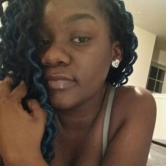 Meet your Posher, Tamia - Picture 1 of 1