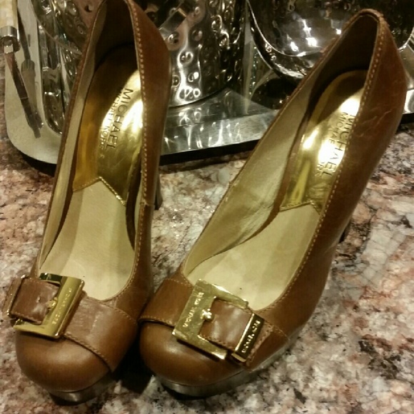 Michael Kors size 6 pumps