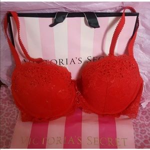 SOLD.            Victoria Secret very sexy push up