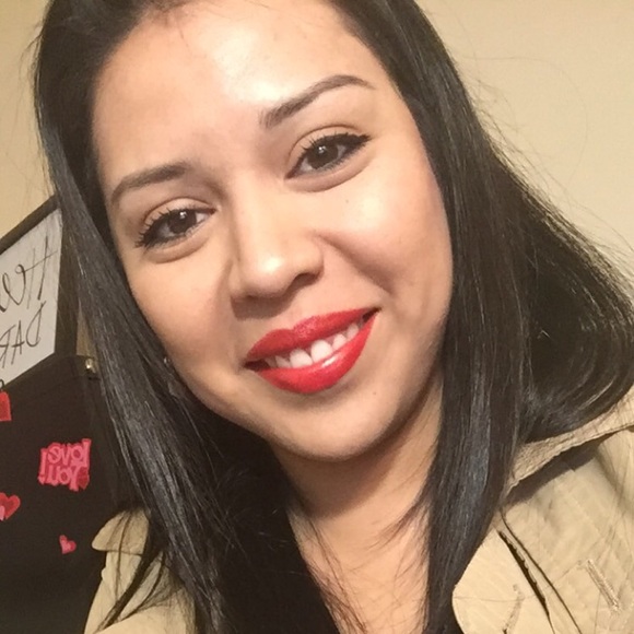 Meet your Posher, Denisse!