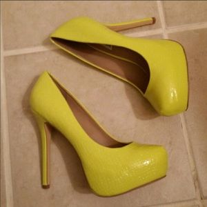 Steve Madden Yellow Pump