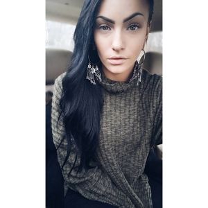 Meet your Posher, Casey