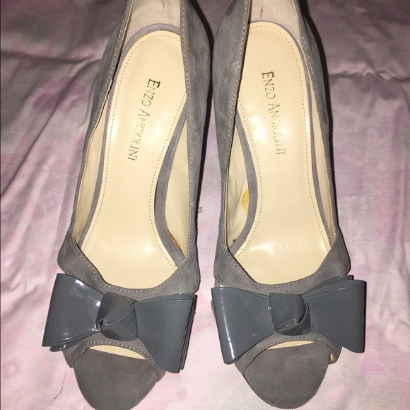 Grey suede Enzo Angiolini bow heels Sz7.5!!👠👠