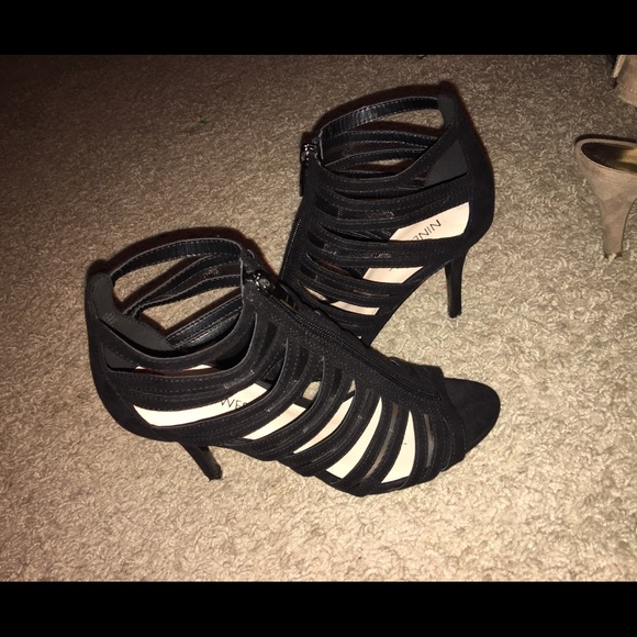 Black NINE WEST STYLISH HEELS!