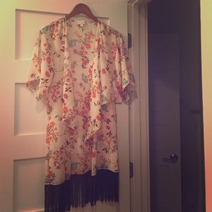 Gorgeous Lularoe Monroe Kimono