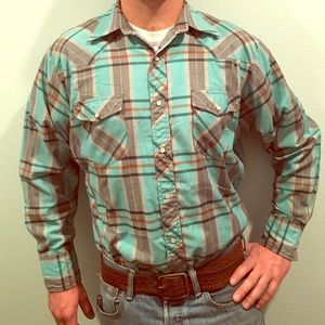 Wrangler plaid button down Large