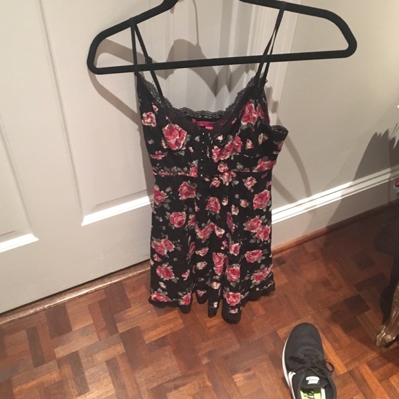 Cute floral black lacy dress!