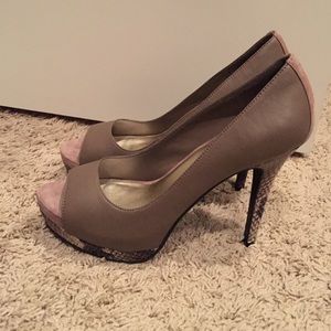 Jessica Simpson platform high heel