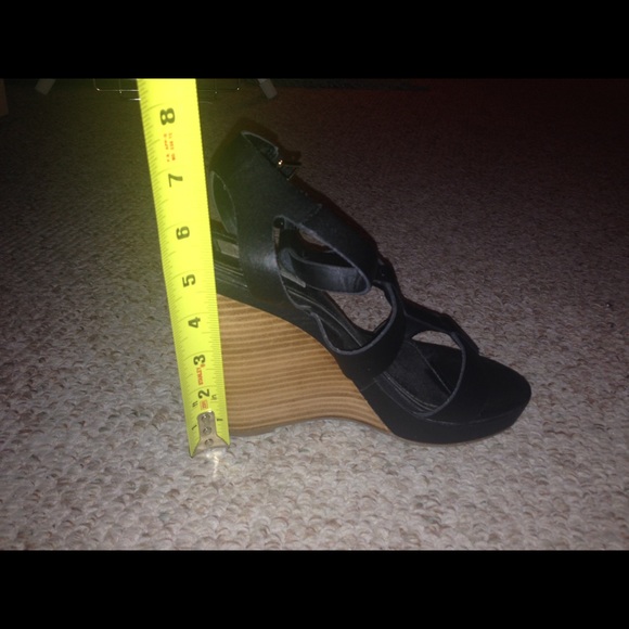 Super cute wedge sandals. - Picture 5 of 7