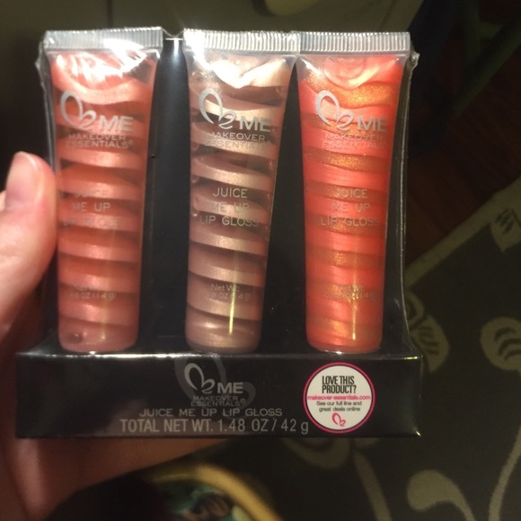 NEW IN PACKAGING Makeover Essentials - Picture 2 of 4