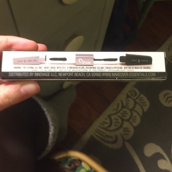 NEW IN PACKAGING Makeover Essentials - Picture 3 of 4