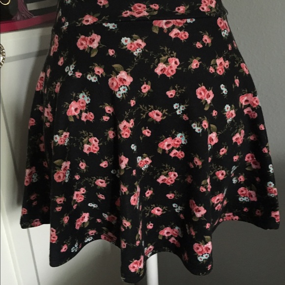 Flower print skater skirt - Picture 2 of 2