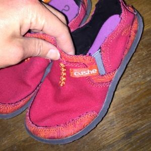 Cushe Little girls slip on