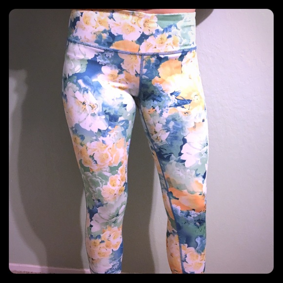 90 Degree by Reflex Yoga crops