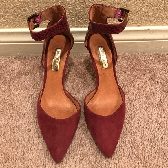 Maroon Halogen pointed toe heels size 4.5