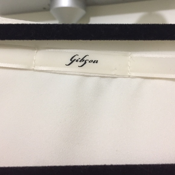 Small Blouse - Picture 2 of 2