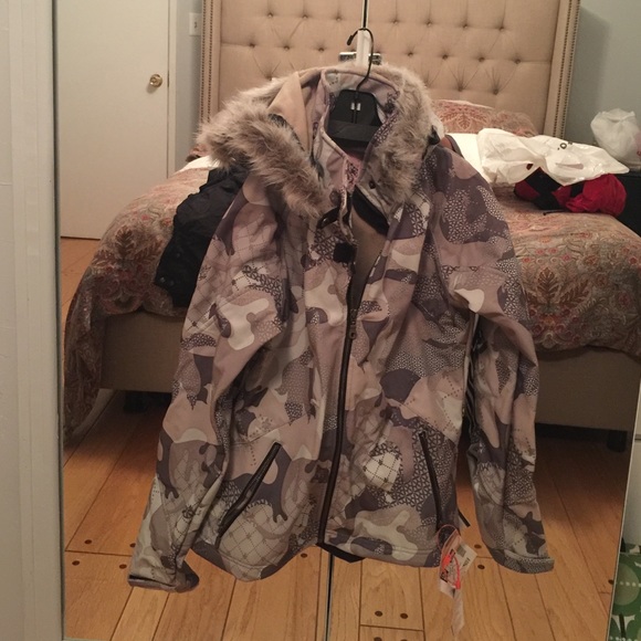 Camouflage jacket with faux fur