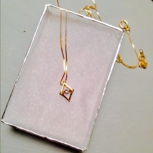 Elegant Yet Simple Yellow Gold Diamond Necklace