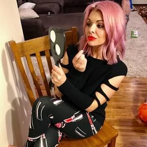 Meet your Posher, Abbi