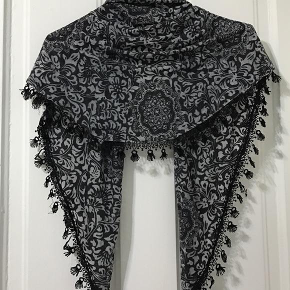 Black and grey scarf
